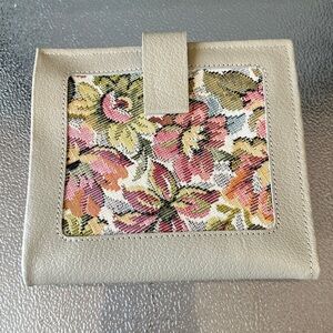 RARE- Vintage Buxton Pigskin Floral Tapestry Credit Cards & Coins Wallet